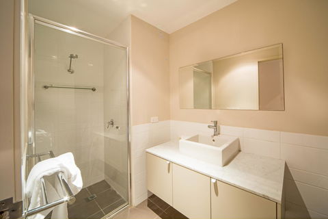 Whitsunday Reflections - Accommodation in Bendigo 4