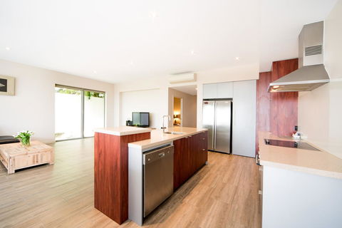 Whitsunday Reflections - Accommodation in Bendigo 6