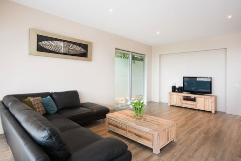 Whitsunday Reflections - Accommodation in Bendigo 9