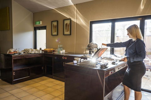 Emerald Maraboon Motor Inn - Accommodation in Bendigo 19