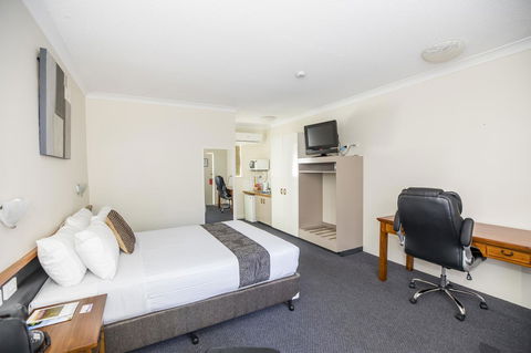 Emerald Maraboon Motor Inn - Accommodation in Bendigo 22
