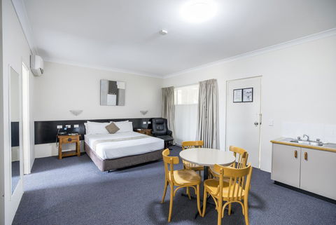 Emerald Maraboon Motor Inn - Accommodation in Bendigo 26