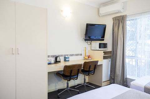 Emerald Maraboon Motor Inn - Accommodation in Bendigo 43