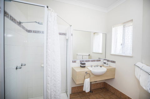 Emerald Maraboon Motor Inn - Accommodation in Bendigo 42