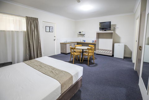 Emerald Maraboon Motor Inn - Accommodation in Bendigo 28