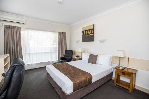 Emerald Maraboon Motor Inn - Accommodation in Bendigo 37