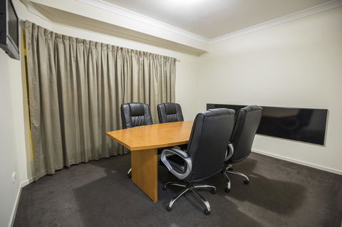 Emerald Maraboon Motor Inn - Accommodation in Bendigo 12