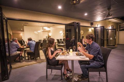 Emerald Maraboon Motor Inn - Accommodation in Bendigo 4