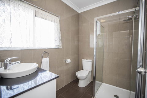 Emerald Maraboon Motor Inn - Accommodation in Bendigo 34