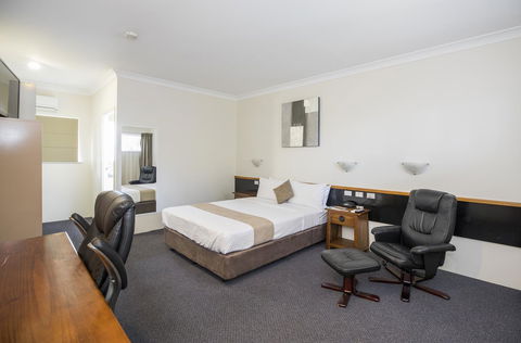 Emerald Maraboon Motor Inn - Accommodation in Bendigo 33
