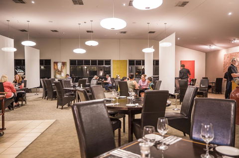 Emerald Maraboon Motor Inn - Accommodation in Bendigo 14