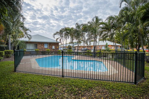 Emerald Maraboon Motor Inn - Accommodation in Bendigo 11