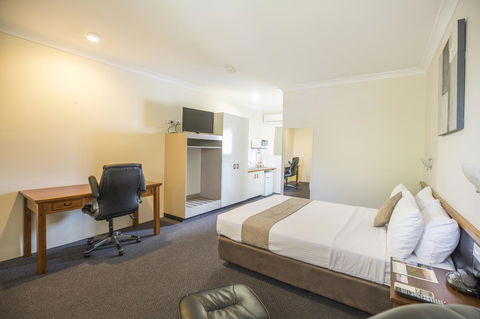 Emerald Maraboon Motor Inn - Accommodation in Bendigo 32
