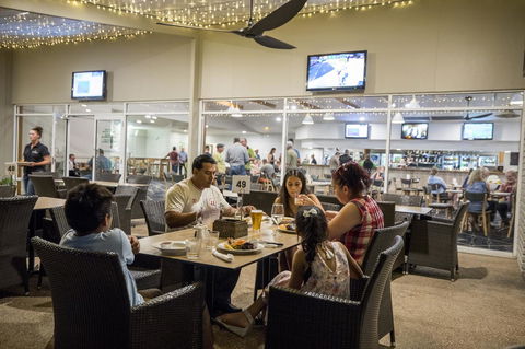 Emerald Maraboon Motor Inn - Accommodation in Bendigo 18