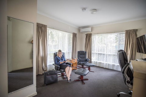Emerald Maraboon Motor Inn - Accommodation in Bendigo 44