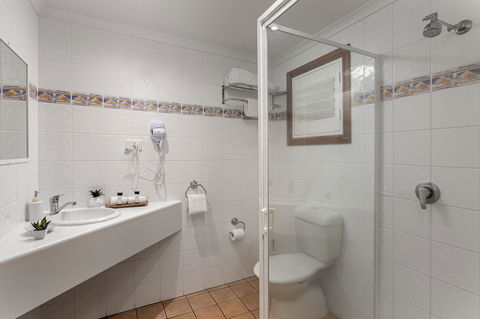 Sunlit Waters Studio Apartments - Accommodation in Bendigo 11