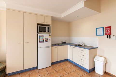 Sunlit Waters Studio Apartments - Accommodation in Bendigo 40