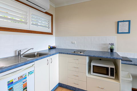 Sunlit Waters Studio Apartments - Accommodation in Bendigo 12