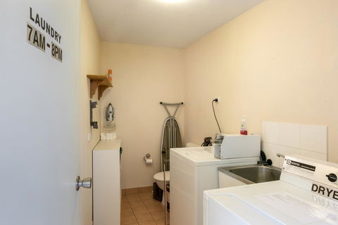 Sunlit Waters Studio Apartments - Accommodation in Bendigo 9