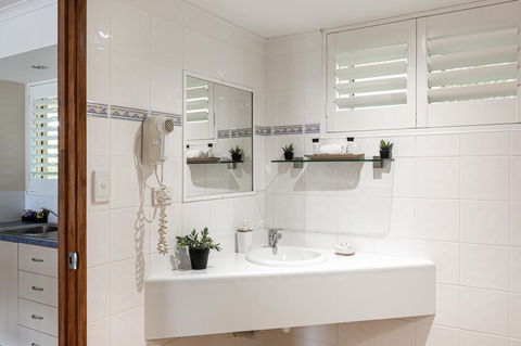 Sunlit Waters Studio Apartments - Accommodation in Bendigo 26