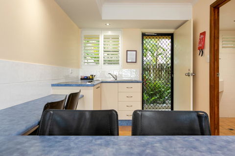 Sunlit Waters Studio Apartments - Accommodation in Bendigo 28
