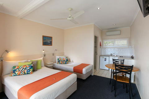 Sunlit Waters Studio Apartments - Accommodation in Bendigo 21