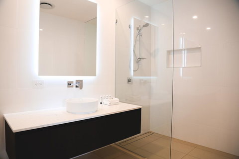 Iconic Kirra Beach Resort - Accommodation in Bendigo 10