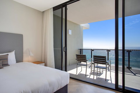 Iconic Kirra Beach Resort - Accommodation in Bendigo 35