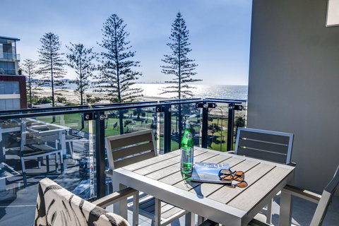Iconic Kirra Beach Resort - Accommodation in Bendigo 17