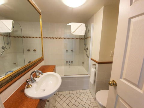 Broadbeach Holiday Apartments - Accommodation in Bendigo 12