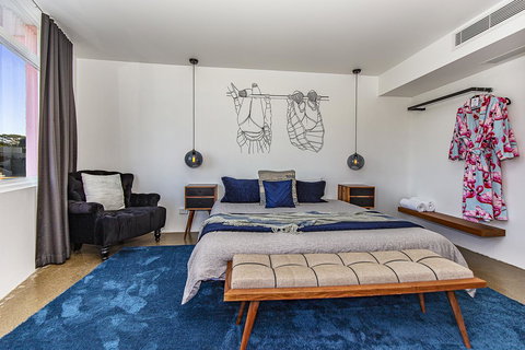 The Pink Hotel Coolangatta - Accommodation in Bendigo 10