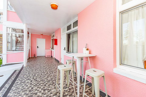 The Pink Hotel Coolangatta - Accommodation in Bendigo 3