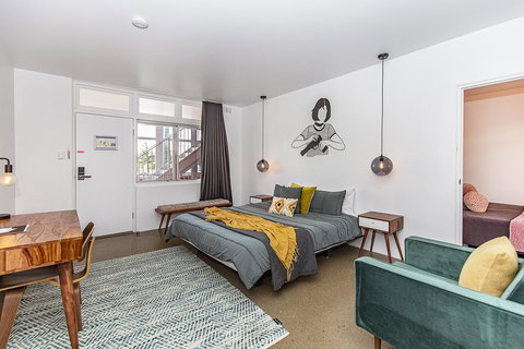 The Pink Hotel Coolangatta - Accommodation in Bendigo 12