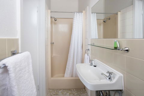 Nightcap At Emerald Star Hotel - Accommodation in Bendigo 27