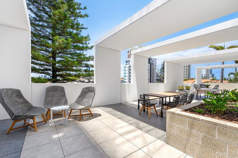 Qube Broadbeach Ocean View Apartments - Accommodation in Bendigo 4
