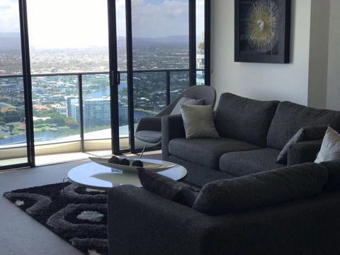 Luxury 3 Bedroom In Heart Of Broadbeach - Accommodation in Bendigo 21
