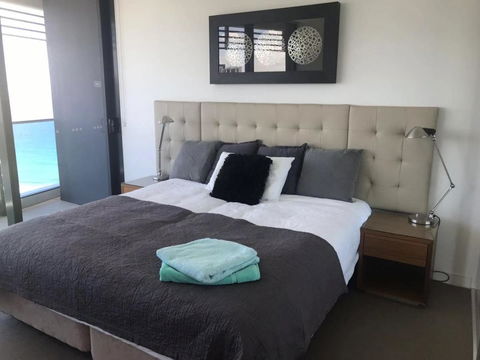Luxury 3 Bedroom In Heart Of Broadbeach - Accommodation in Bendigo 20