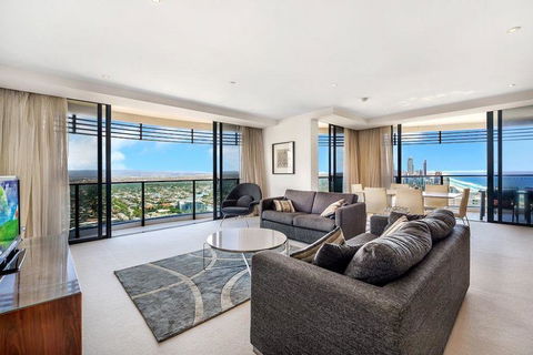 Luxury 3 Bedroom In Heart Of Broadbeach - Accommodation in Bendigo 0