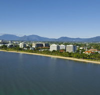 Holiday Inn Cairns Harbourside - Accommodation in Bendigo