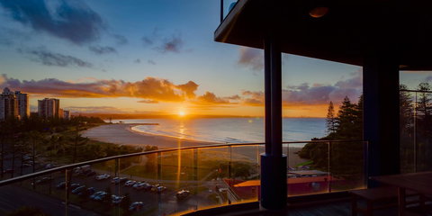 Komune Resort And Beach Club Greenmount Beach - Accommodation in Bendigo 10