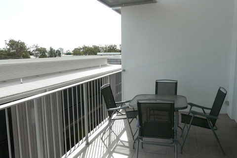 Monterey Apartments Moranbah - Accommodation in Bendigo 2