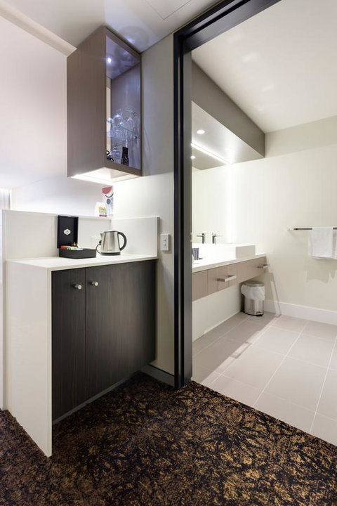 Calamvale Hotel Suites And Conference Centre - Accommodation in Bendigo 14