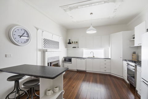 The Lighthouse - Accommodation in Bendigo 12