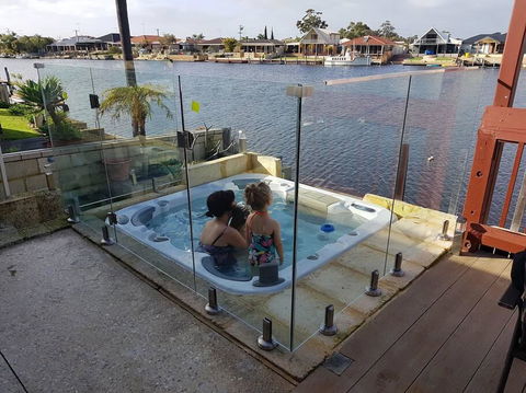 Waterside Resort Style - Accommodation in Bendigo 3