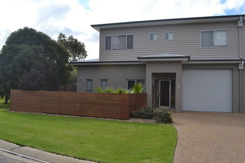Waterview- Stoneleigh At Yarra - Accommodation in Bendigo 0