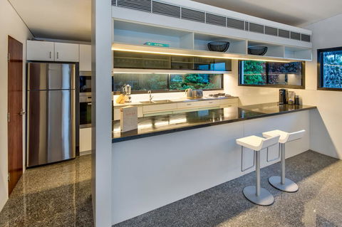 Waves 5 Luxury 3 Bedroom Breathtaking Ocean Views Central Location - Accommodation in Bendigo 1