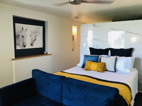 Waves And White Horses Seaview Retreat (adults Only) - Accommodation in Bendigo 2