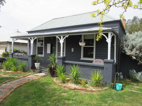 Welcome Stranger Cottage - Accommodation in Bendigo 0