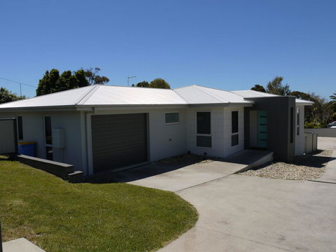 Westwood Villas - Bridport - Accommodation in Bendigo 0