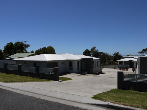 Westwood Villas - Bridport - Accommodation in Bendigo 1